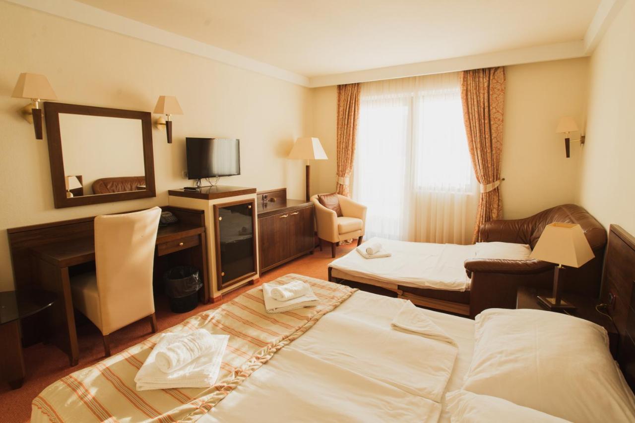 Family Hotel Pagus Pag Town Exterior photo